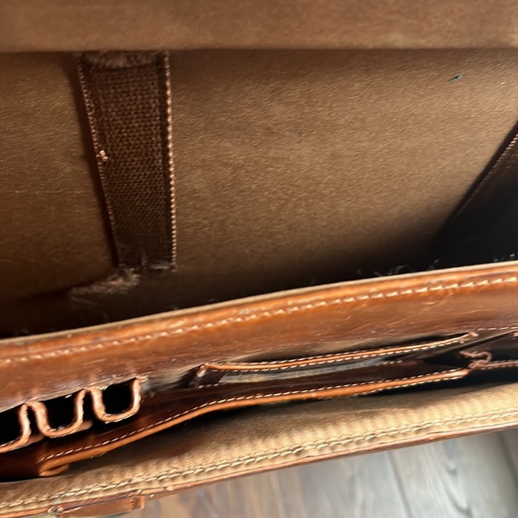 Vintage Wilsons, cognac leather messenger bag. - Picture 5 of 16